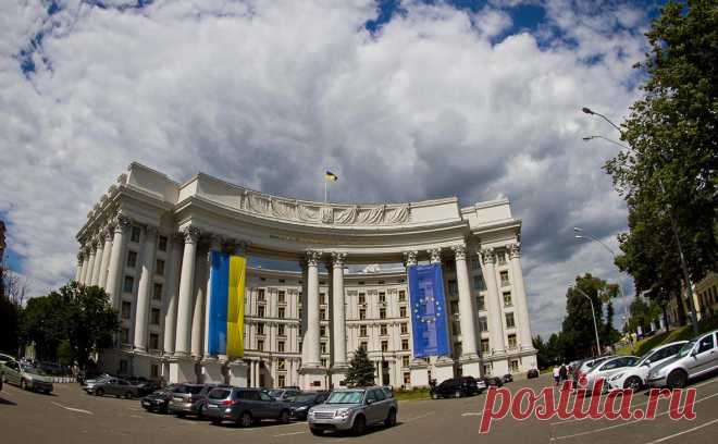 Киев выразил Будапешту демарш из-за видео с картой Украины без Крыма. Министерство иностранных дел Украины выразило Венгрии демарш из-за публикации видео с картой страны без Крыма, об этом говорится на сайте ведомства.