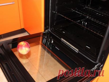 1.Сода Способ с содой подходит скорее для окошка в духовке, которое регулярно покрывает