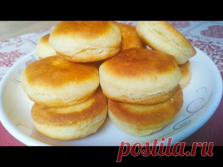МОМЕНТАЛЬНЫЕ ПЫШКИ НА СКОВОРОДЕ. Яйца - 1 шт.
Сахар - 2-3 ст.л.
Ванильный сахар - 1 ч.л.
Сметана 15-20% (кефир) - 100 г.
Сода  - 1/3 ч.л. 
Мука - 220-250 гр.