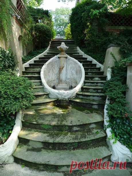 Horseshoe Steps at Dumbarton Oaks | Steve Silverman | Flickr