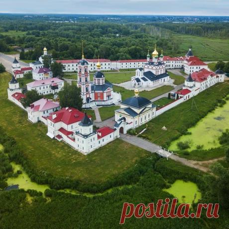 Троице-Сергиев Варницкий монастырь. Ростов Великий. Ярославская область.
📷 allworldinpocket