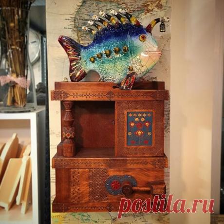 В моей мастерской появился «Шкафчик-аптечка» 1885-1890 г. Выполнен по эскизу Е.Д.Поленовой . Абрамцево ! С Новым Годом и Рождеством всех))!