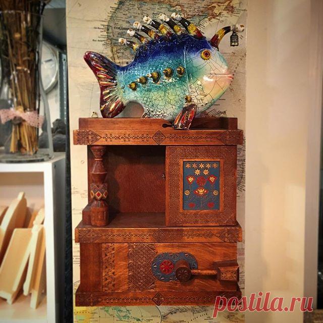 В моей мастерской появился «Шкафчик-аптечка» 1885-1890 г. Выполнен по эскизу Е.Д.Поленовой . Абрамцево !  С Новым Годом и Рождеством всех))!