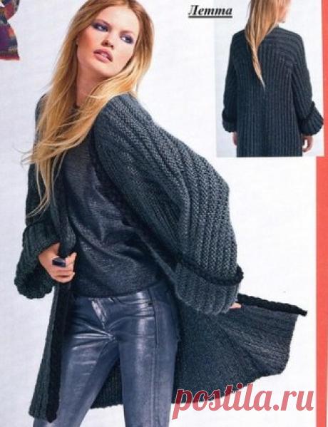 Длинный кардиган (пальто)

Размеры пальто: S-M/L-XL Вам потребуется: 1450/1650 г серой (251.691) пряжи Galaxie (80% акрила, 18% шерсти, 2% полиэстера, 35 м/50 г); для всех размеров 100 г темно-серой (227.691) пряжиBarisienne (100% акрила, 140 м/50 г); спицы № 8; устройство для плетения шнурков арт. 151.181.

Резинка 2/1, Galaxie, спицы № 8:
Показать полностью…