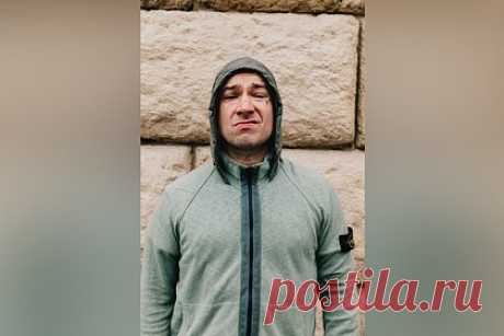 Рэпер Schokk раскрыл подробности инцидента с российским флагом. Рэпер Schokk (Дмитрий Бамберг) раскрыл подробности инцидента, когда ему запретили вынести на сцену российский флаг в одном из московских клубов. По словам музыканта, охрана пыталась обвинить его в экстремизме, а после эмоционального ответа со сцены вызвала полицию, однако правоохранители разобрались в ситуации.