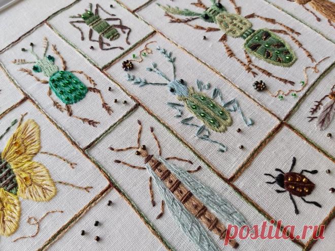 Новая работа, новый семплер - моя любимая тема - жуки, паучки, мотыльки и тд... | ВЕРА БУРОВА, канал про вышивку | Яндекс Дзен
