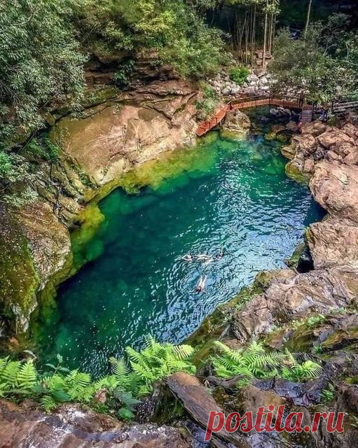 Poço azul localizado na Chapada das Mesas, Maranhão, Brasil.