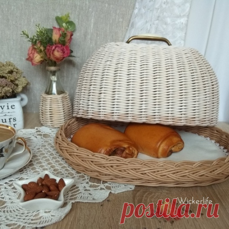 А утро начинается с #кофе 
#добраутра всем С аромата булочек с корицей Именно это и есть уют, спокойствие и умиротворение  Когда свежеиспечённый хлеб и булочки всегда лежать в хлебнице, когда на столе стоит #чашкакофе, а лучше две и ты понимаешь, что в жизни всё #окей
Хлебница для хранения булочек и печенек (и кто их хранить только собирается ) .
Размер нижней части по верху:
23×31 см
Показать полностью…