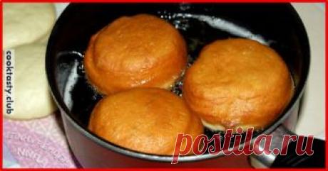 Вкусные пончики Уже 2 раза их делала — обалденные! Мягенькие , прямо воздушные, с хрустящей корочкой! Начинку можно любую класть, мне очень понравилось с инжировым повидлом, а еще будет вкусно со свежей малиной, перетертой с сахаром, можно с заварным кремом, как у автора… Тесто: Молоко — 500 мл. Яйца — 2 шт. Масло сл. или маргарин — …