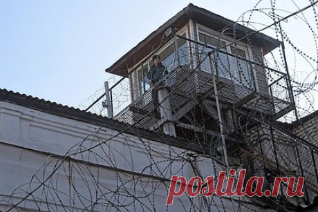 Оставлявший надписи о пропавшей девочке россиянин сел на 11 лет. Краснодарский краевой суд приговорил к 11 годам лишения свободы 66-летнего местного жителя Николая Мишина за расправу над 8-летней девочкой в 2016 году. Приговор был вынесен на основании обвинительного вердикта присяжных. Осужденный должен выплатить семье ребенка один миллион рублей.