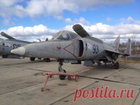 Восстановлен легендарный самолёт вертикального взлёта Як-38М | Военный и морской | Яндекс Дзен