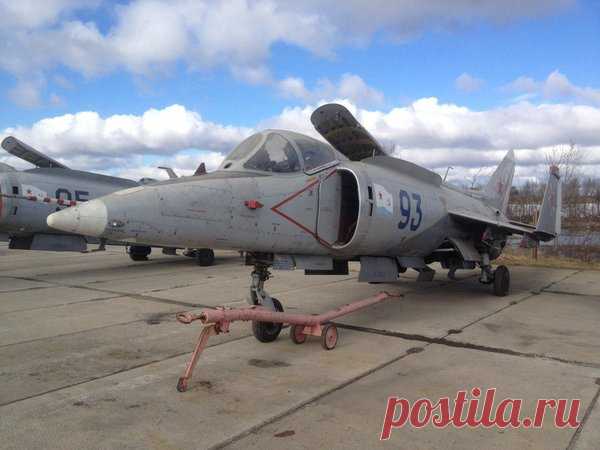 Восстановлен легендарный самолёт вертикального взлёта Як-38М | Военный и морской | Яндекс Дзен
