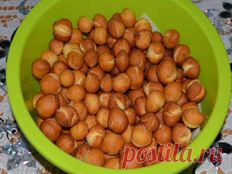 ПОНЧИКИ НА СГУЩЕНКЕ (НЕРЕАЛЬНАЯ ВКУСНОТЕНЬ) 
А главное простооо 

ИНГРЕДИЕНТЫ: 
● сгущенка 
● соль 
● яйца 
● сода 

ПРИГОТОВЛЕНИЕ: 
Банка сгущенки+щепотка соли+2яйца+сода на кончике ножа+мука сколько возьмет тесто. Раскатать шарики с фалангу мизинца, большие не делать, будут трескаться при жарке. Обжарить на растительном масле. ВСЕ!


#пончики #вкусно #рецепты #десерт #ГруппаВкусноеПолезно
https://ok.ru/vkusnoepolezno