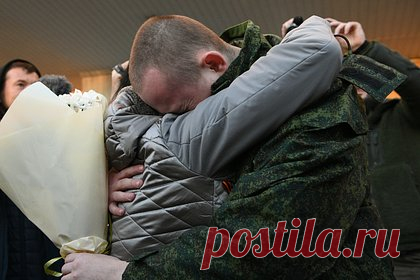 В Минобороны России заявили о возвращении из украинского плена девяти военных. Россия в результате обмена военнопленными с Украиной вернула домой девять военнослужащих. По данным Минобороны РФ, возвращенные из украинского плена россияне будут доставлены в Москву для прохождения реабилитации. В оборонном ведомстве подчеркнули, что в плену военнослужащими грозила смертельная опасность.