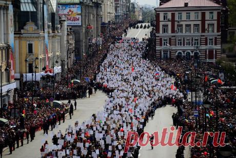 Акция &quot;Бессмертный полк&quot; во Владивостоке  © Юрий Смитюк/ТАСС  | ТАСС: Общество - Живая память: акция &quot;Бессмертный полк&quot; в городах мира
