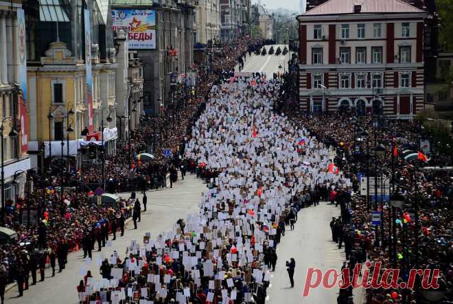 Акция "Бессмертный полк" во Владивостоке  © Юрий Смитюк/ТАСС  | ТАСС: Общество - Живая память: акция "Бессмертный полк" в городах мира