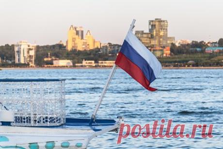 Минтранс захотел сделать флаг России для судов одним из самых конкурентных в мире