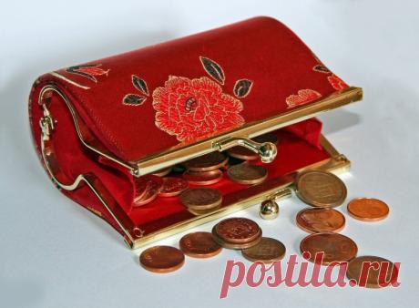 Не носите это в кошельке, если хотите стать богатым человеком Ученые считают, что первые кошельки придумали в Лидии с появлением первых серебряных и золотых монет. Скорее всего, именно в тот момент люди стали замечать, что одни вещи благоприятно воздействуют...