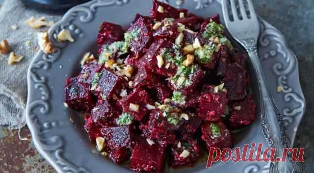 Салат из печеной свеклы с песто — Домашняя кулинария