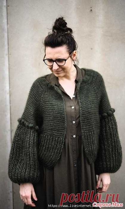 Кардиган Grey sheep bobble  от Neringa Ruke. Спицы. Жакет укороченной длины, над бедрами, вязаный спицами сверху вниз с длинным объемным рукавом-баллон. На жакете имеются шишечки в верхней части обоих рукавов.