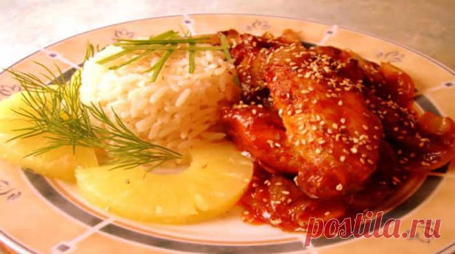 Крылышки в соусе с кунжутом Ингредиенты: 7 небольших крылышек 3 небольшие луковицы 1 грамм сухого перца чили 5 грамм соли 3 пера укропа или петрушки 35 миллилитров масла подсолнечного 5 грамм кунжута Соус: 2 столовые ложки сахара 3 столовые ложки соевого соуса 1 столовая ложка кукурузного крахмала Способ приготовления: Чистим луковицы и крупно нарезаем. В сковородке нагреваем масло, обжариваем на …