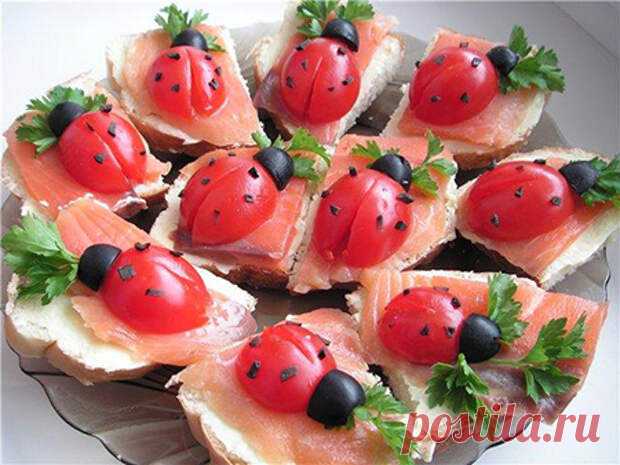 Бутерброд божья коровка рецепт - Готовим дома. Это вкуснейший сандвич, который полюбится всем - и взрослым, и маленьким детям.