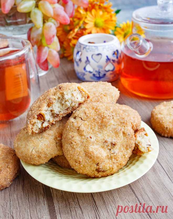 Сахарное печенье с грецкими орехами на Вкусном Блоге VkusnyBlog.Com. Основа на 12 порций: грецкие орехи 140 г, слив.масло 120 г, сахар 75 г, обычный или коричневый сахар для обваливания 50 г, ванильный сахар 1 ч.л., щепотка соли, пшеничная мука 160 г. Пошагово, с фото