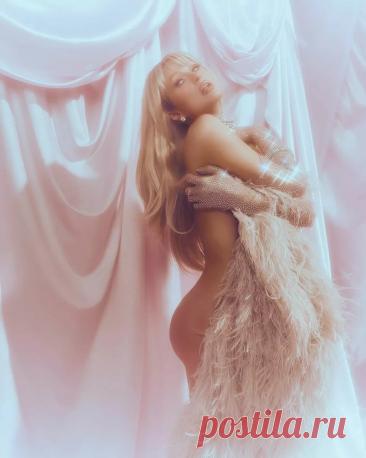 Пэрис Хилтон отметила 45-летие откровенными фото | HELLO! | Дзен