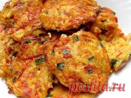 Картофельные оладьи с перцем, сыром и зеленым луком