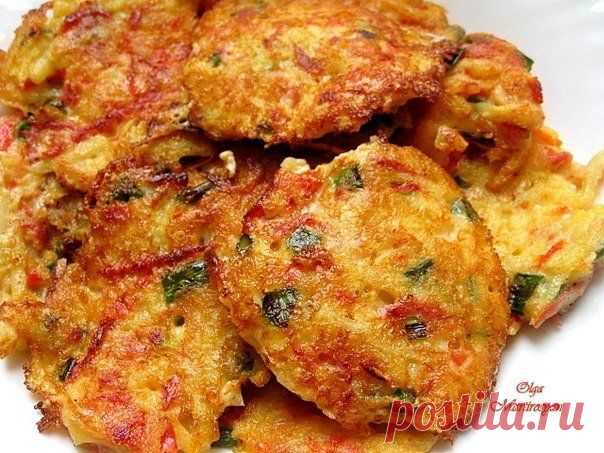Картофельные оладьи с перцем, сыром и зеленым луком