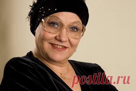 «Я стояла на коленях». Дочь Нины Руслановой нашла деньги на памятник маме. В разговоре с aif.ru дочь Народной артистки РФ Олеся Рудакова рассказала, когда на могиле легендарной актрисы, скончавшейся три года назад, появится памятник и о том, что Нину Русланову можно было спасти.