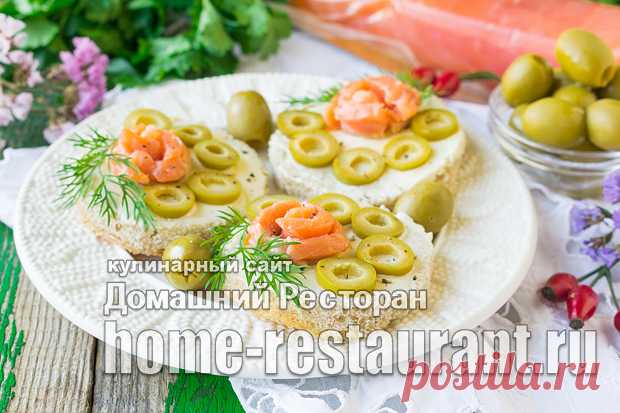 Бутерброды с красной рыбой и оливками