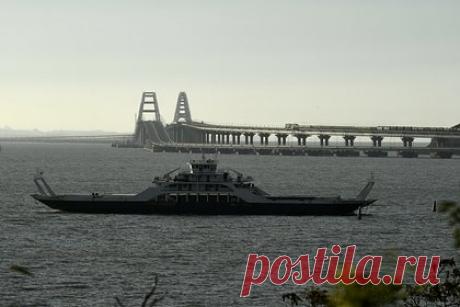 Керченская паромная переправа приостановила работу. Работа Керченской паромной переправы приостановлена. Об этом сообщили в воскресенье, 16 июля, в ГУ МЧС по Крыму. «По информации Керченского морского порта работа Керченской паромной переправы временно приостановлена», — говорится в сообщении. Причины приостановки работы переправы не уточняются.