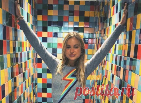 Амелия Виндзор – бунтарка из монаршей семьи: леди опубликовала фото в купальнике