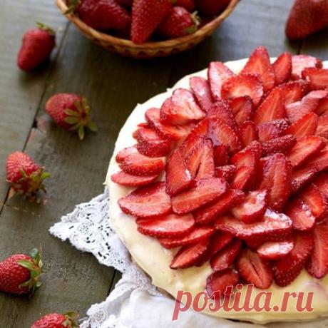 Чизкейк с клубникой, маскарпоне и белым шоколадом без выпечки