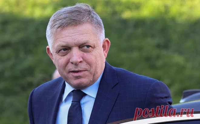 Премьер Словакии Фицо рассказал о новой попытке покушения из-за Украины. В октябре вооруженный мужчина пришел на памятные мероприятия, в которых участвовали президент и премьер Словакии. По словам Фицо, это был «очень воинственный человек», который «ненавидит его из-за позиции по Украине»