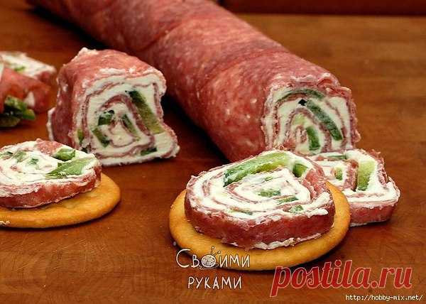 РОЛЛ ИЗ САЛЯМИ И СЛИВОЧНОГО СЫРА