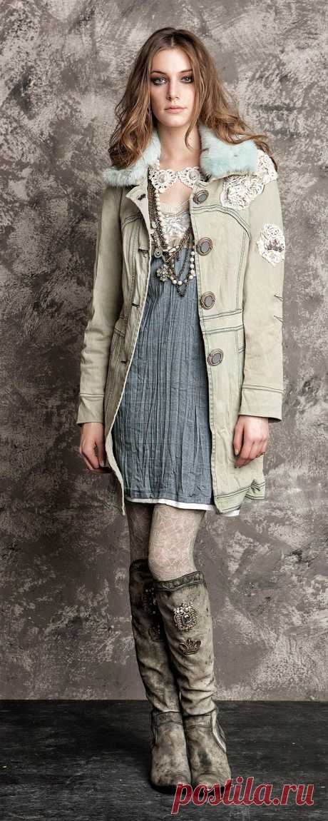 Найдено на сайте danieladallavalle.com.