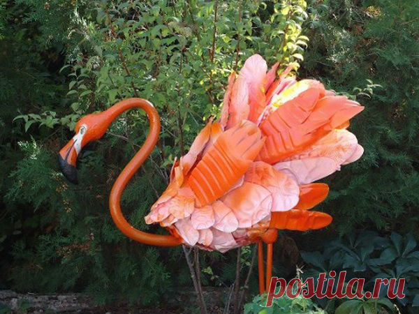 Розовый фламинго из пластиковой бутылки