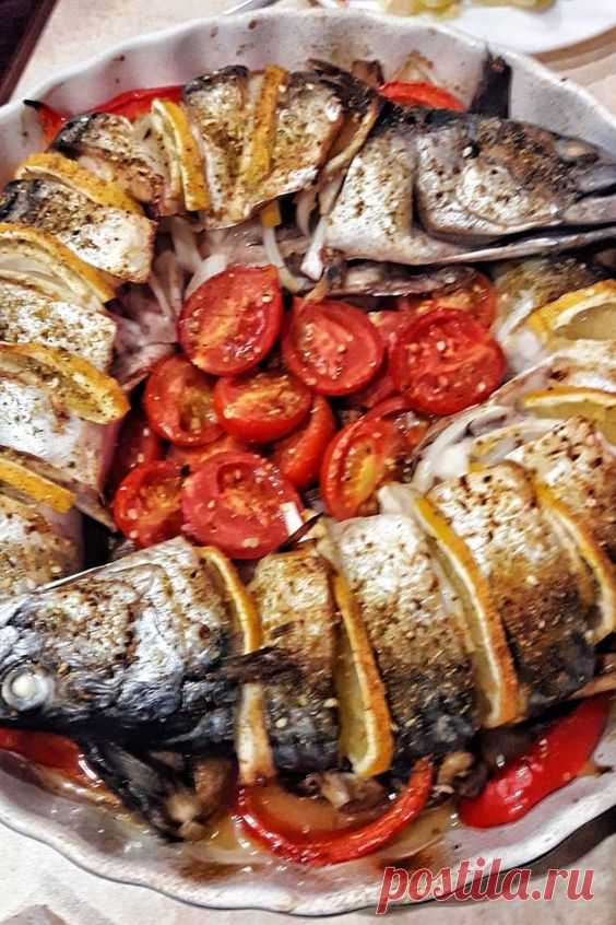 ღСкумбрия с овощами в духовке