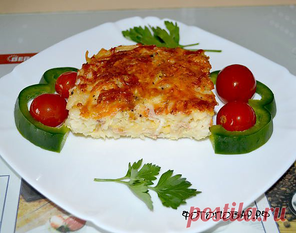 Запеканка из макарон с курицей "Каша из топора"

Моя прабабушка говорила "Была бы коровка и курочка, сготовит и дурочка" :)
Абсолютно согласна с этой народной мудростью!
