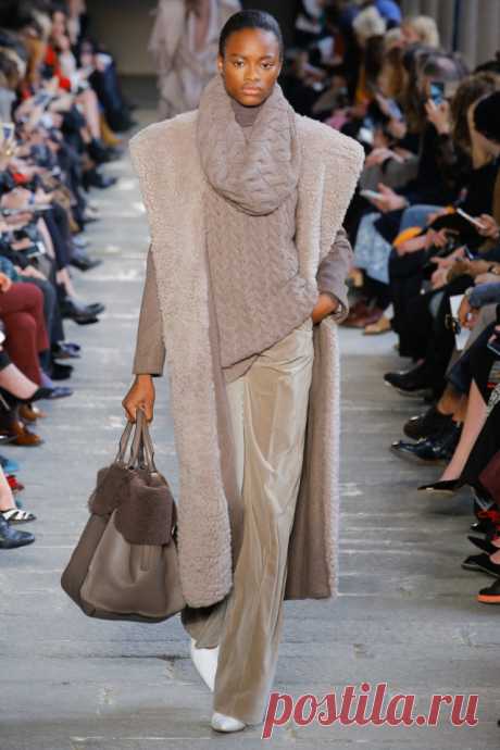 Неделя моды в Милане осень-зима 2017-2018: Max Mara | MsKnitwear.com