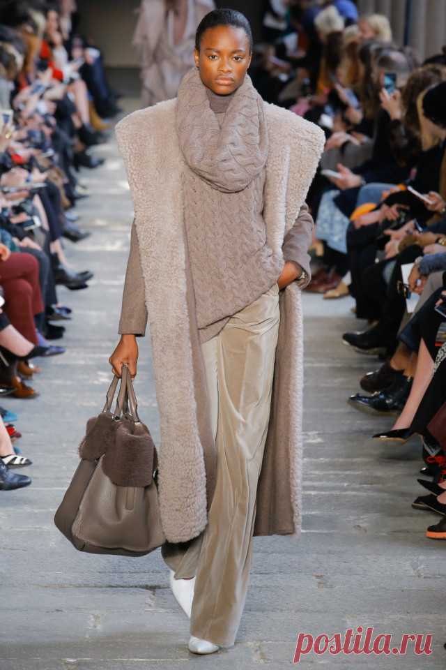 Неделя моды в Милане осень-зима 2017-2018: Max Mara | MsKnitwear.com