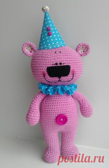 Мишка-поздравишка: описание вязания игрушки