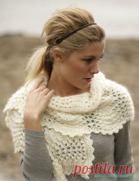 Белый вязаный спицами шарф Down.