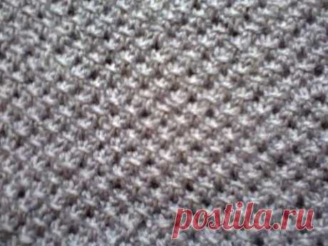 Вязание на спицах (узор сеточка).  Knitting (mesh pattern).