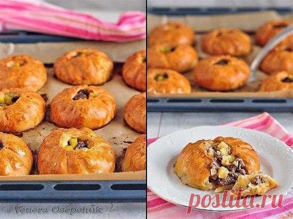 Вак балиш (маленькие пироги с мясом и картошкой).