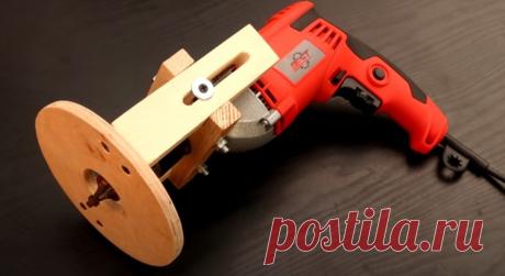 Приспособление для электродрели - Фрезер Что только не вытворяют очумельцы с дрелью. Это и сверлильные станки, и шлифовальные станки, и калибровочные станки, и фрезерные станки. Многие просто не могут позволить себе, в наше счастливое время, приобрести инструмент в магазине. Поэтому включают мозги и приспосабливают то, что есть в