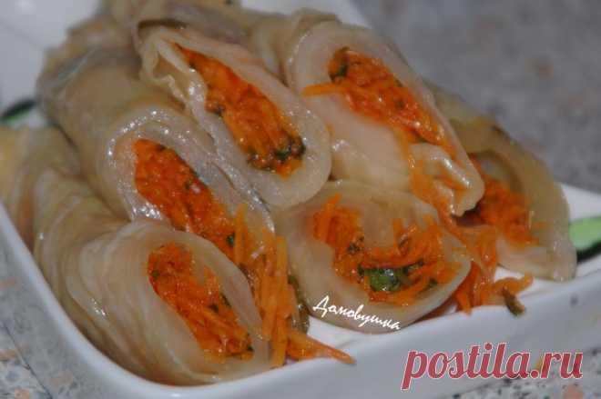 Капустные рулетики с морковкой по-корейски