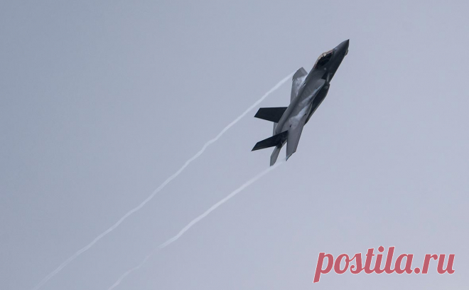 Испания отказалась от покупки американских истребителей F-35. Мадрид не сможет совместить инвестиции в европейскую промышленность и закупки американских истребителей. При этом альтернативы F-35 у Испании сейчас нет. Европейские истребители FCAS поступят на вооружение не раньше 2040 года